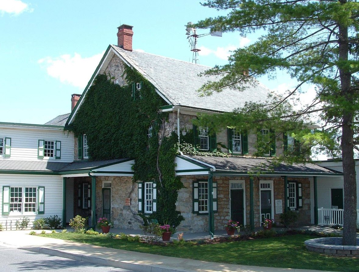 Amish Farm and House, Pennsylvania, USA